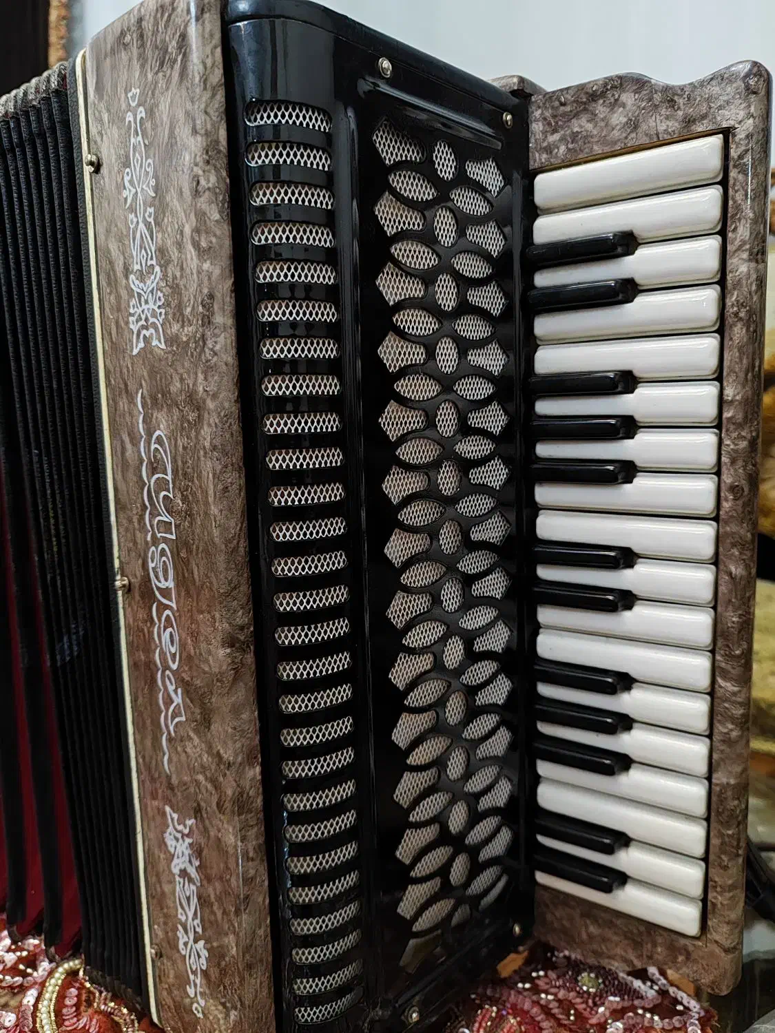 گارمان|سازهای بادی|تبریز, |دیوار