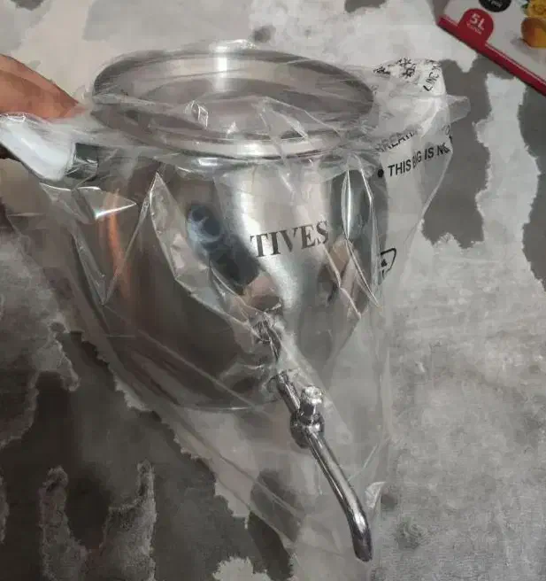 کتری ۵ لیتری شیر دار همراه قوری ۱ لیتری نو|قوری، کتری، قهوهساز دستی|رشت, پل تالشان|دیوار