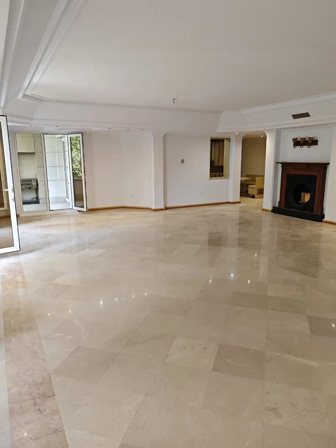 ۳۳۰متر کم واحد سالن و‌نشیمن مجزا