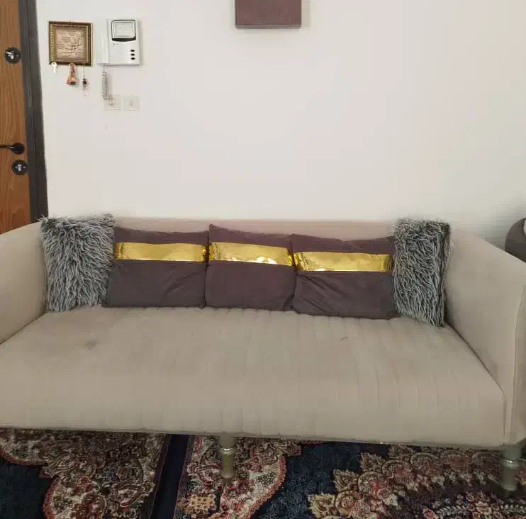 کاناپه  سه نفره و میز جلو مبلی|مبلمان خانگی و میز عسلی|بومهن, |دیوار