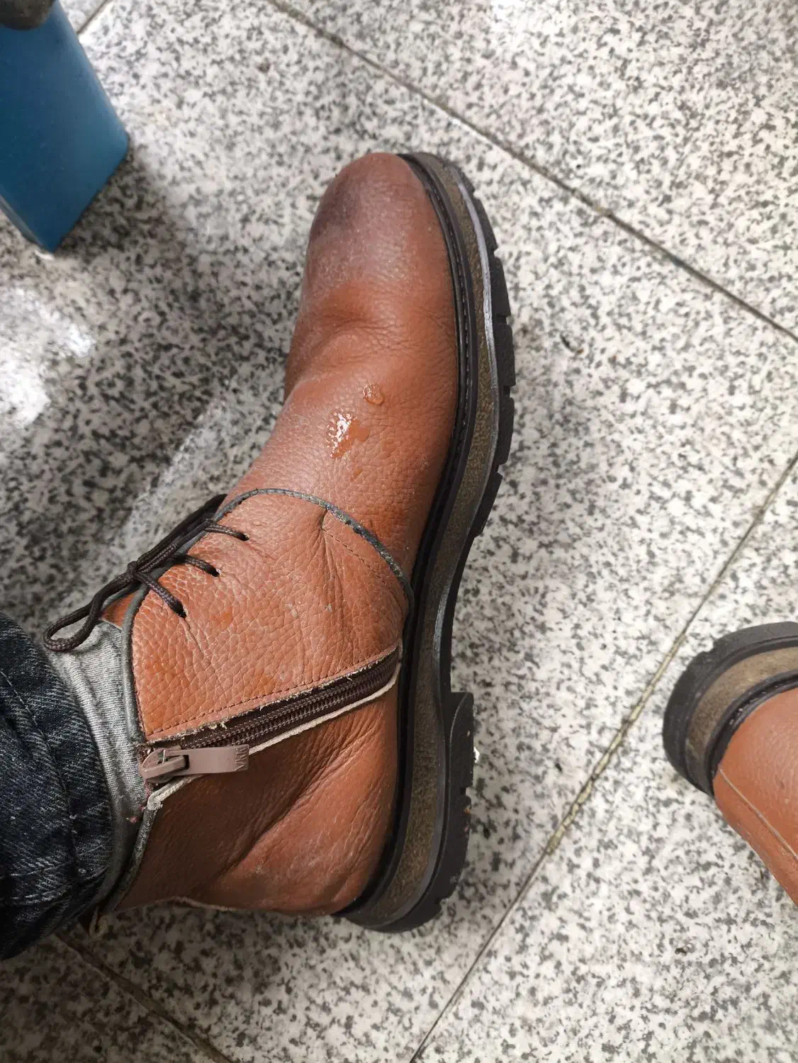 کفش|کیف، کفش، کمربند|خسروشاه, |دیوار