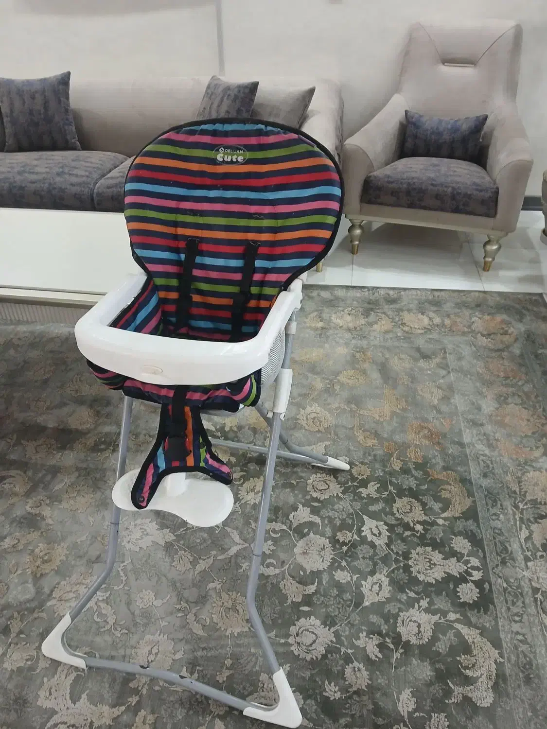 صندلی بچه غذا خوری|تخت و صندلی بچه|سیرجان, |دیوار