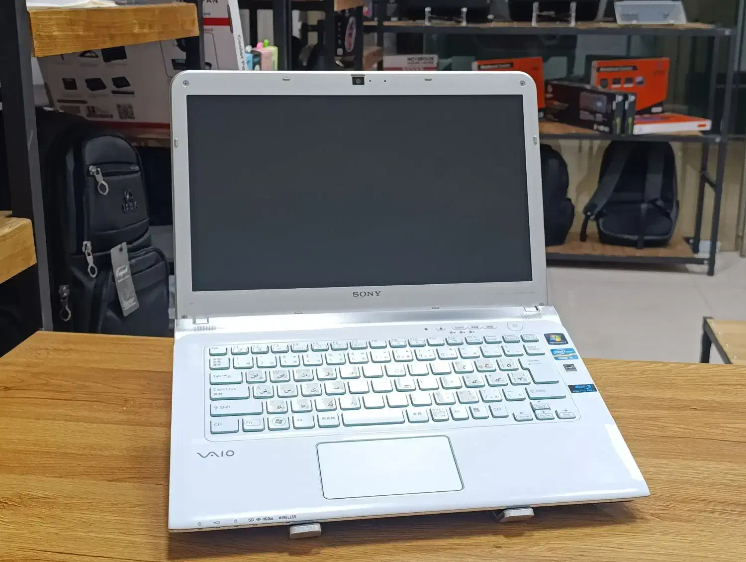 لپ تاپ sony vaio با رنگ خاص صدفی|رایانه همراه|مشهد, کوثر|دیوار