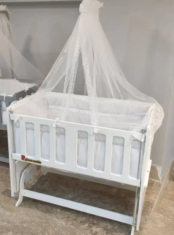 تخت کنار مادر|تخت و صندلی بچه|رشت, کوی حسینی|دیوار