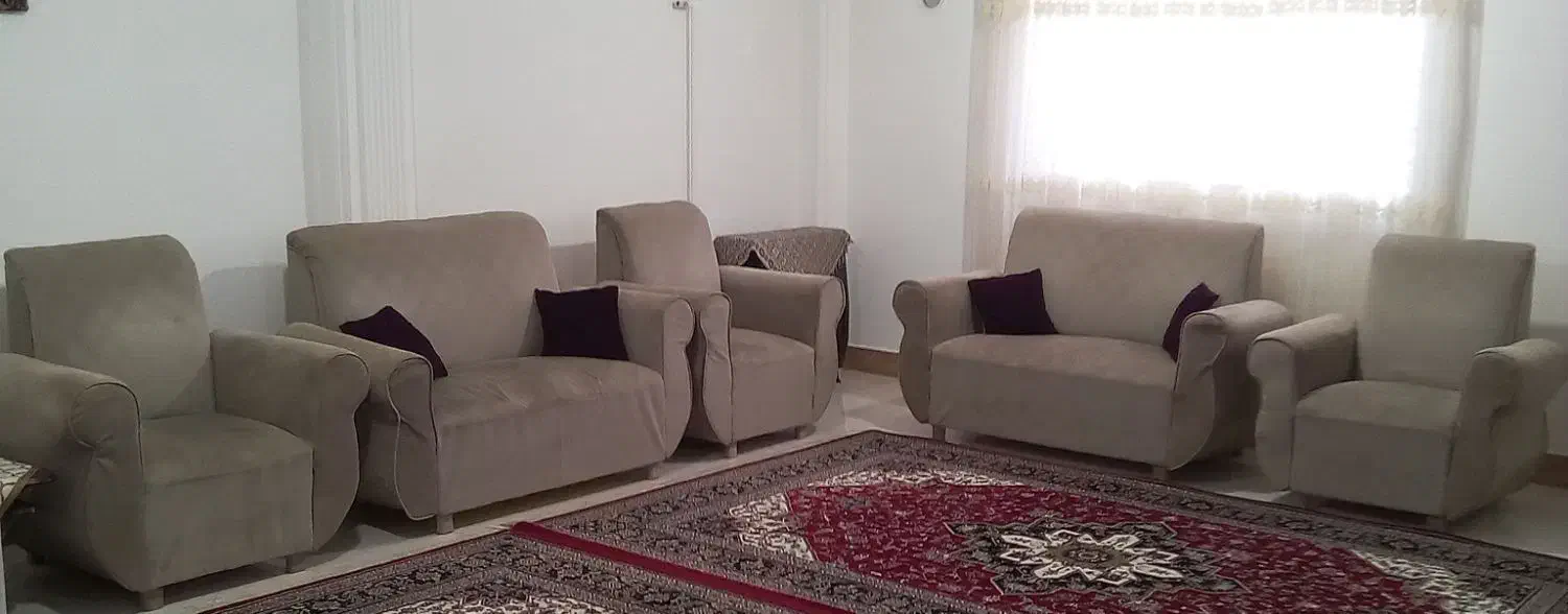 مبل هفت نفره نسکافه ای به همراه میز|مبلمان خانگی و میز عسلی|رشت, نامجو|دیوار