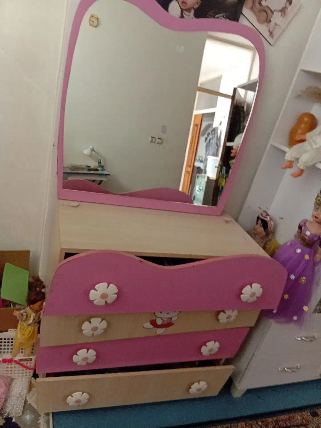 میز ارایش بچه گونه|اسباب و اثاث بچه|شهرضا, |دیوار