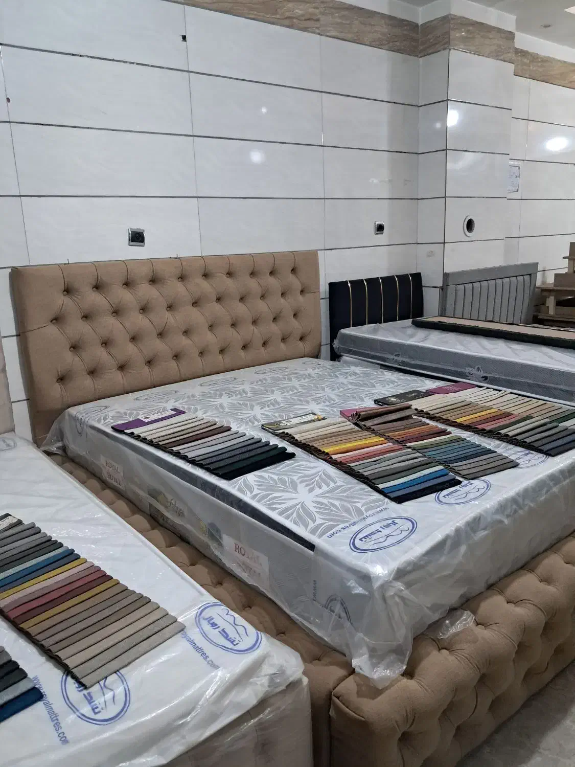 تخت هایه حجیم وپفکی کینگ سایز|تخت و سرویس خواب|مشهد, توس (بلوار توس)|دیوار