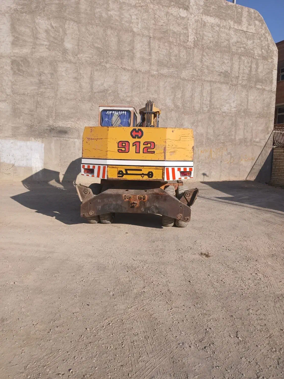 بیل لاستیکی ۹۱۲|خودرو سنگین|اصفهان, بهارستان|دیوار