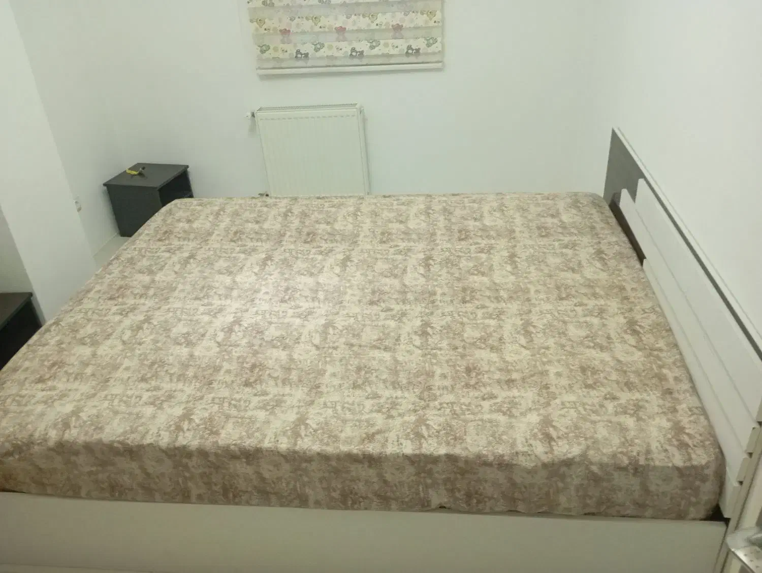 تختخواب دو نفره|تخت و سرویس خواب|بندر انزلی, زنبق|دیوار