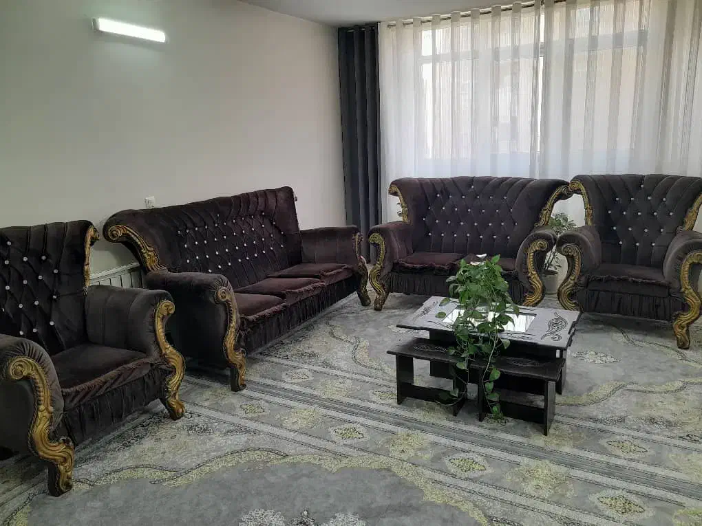 فروش مبل راحتی ۷نفره ومیز عسلی|مبلمان خانگی و میز عسلی|فولادشهر, مسکن مهر فولادشهر|دیوار