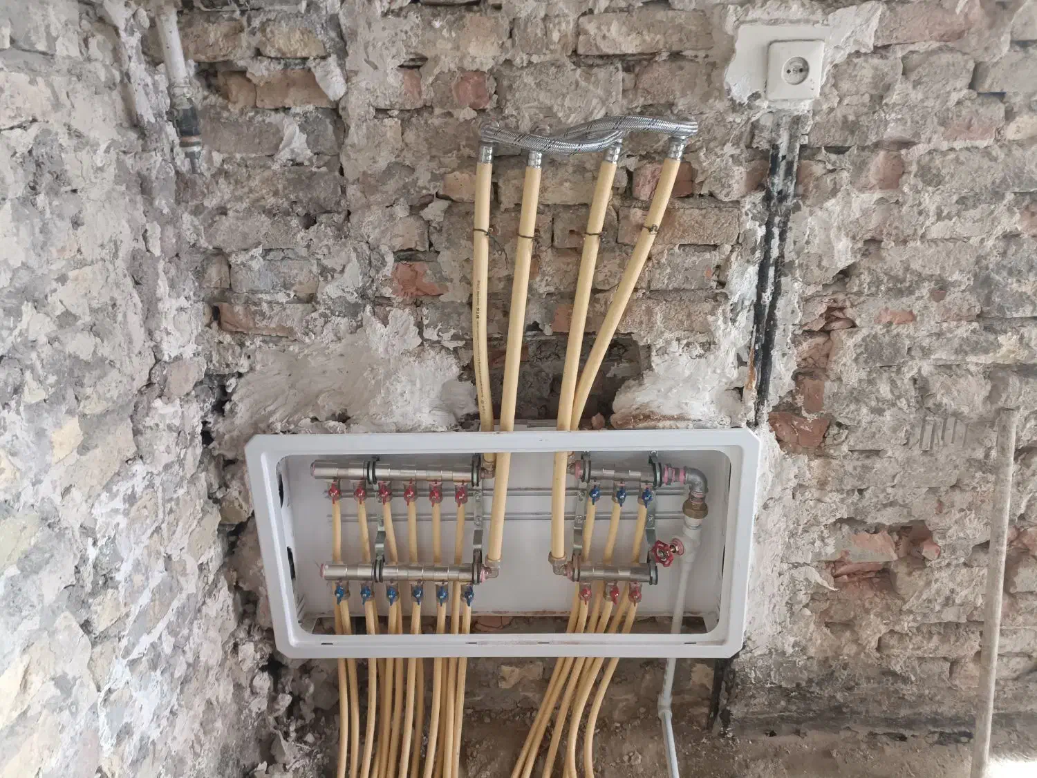 تاسیسات لوله کشی آب و فاضلاب وبازسازی|خدمات پیشه و مهارت|اراک, |دیوار