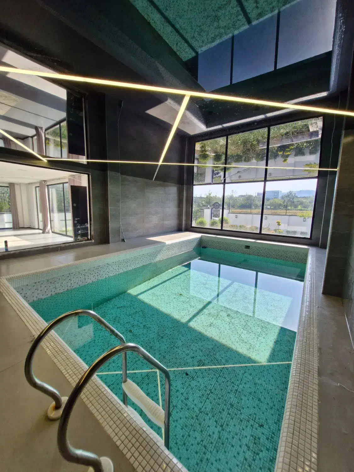 ویلا مدرن ۵۰۰ متری - ۴ خواب استخردار تنکابن|فروش خانه و ویلا|تنکابن, |دیوار