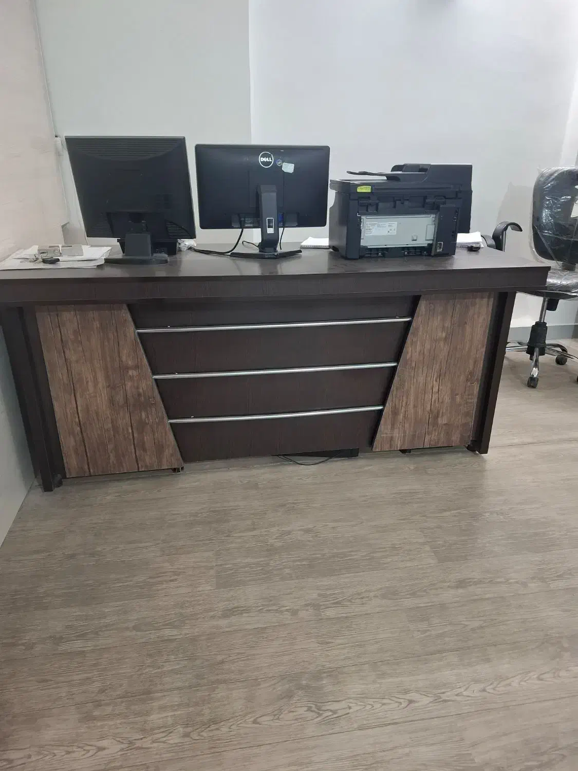 میز مدیریتی همراه با صندلی چرخ دار|دفتر کار|شاهین‌شهر, عطار|دیوار