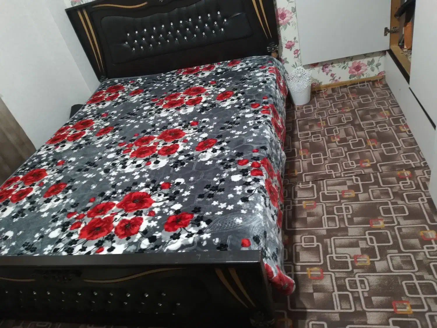 تخت خواب دونفره بدون تشک|تخت و سرویس خواب|لنگرود, |دیوار