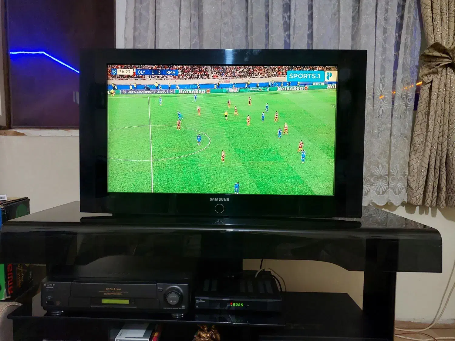 تلوزیون ۳۲ اینچ سامسونگ|تلویزیون و پروژکتور|پرند, فاز ۵|دیوار