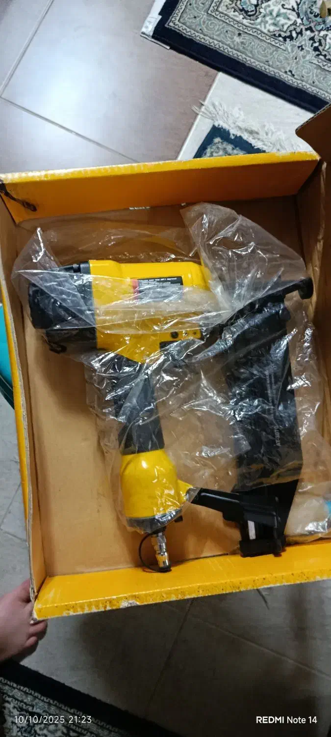 میخکوب و اره عمود بر نو|ابزارآلات|بروجرد, |دیوار