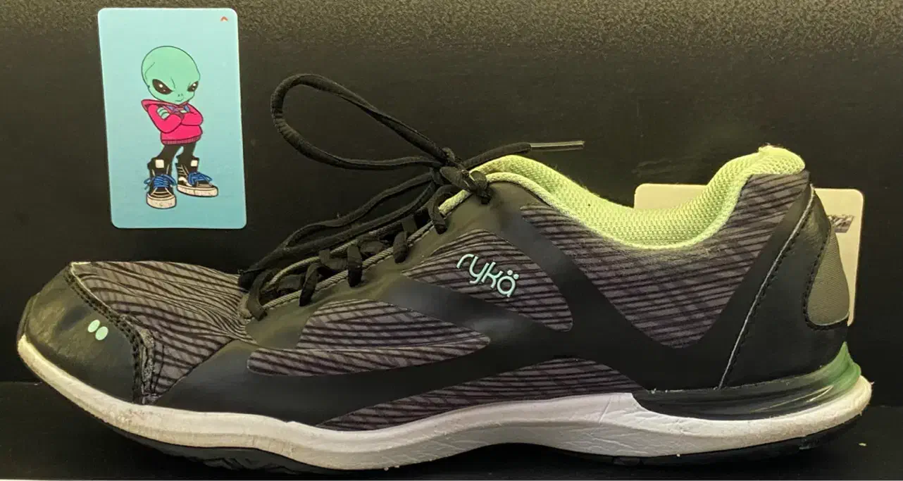 کفش باشگاه ، پیاده روی|کیف، کفش، کمربند|بجنورد, |دیوار