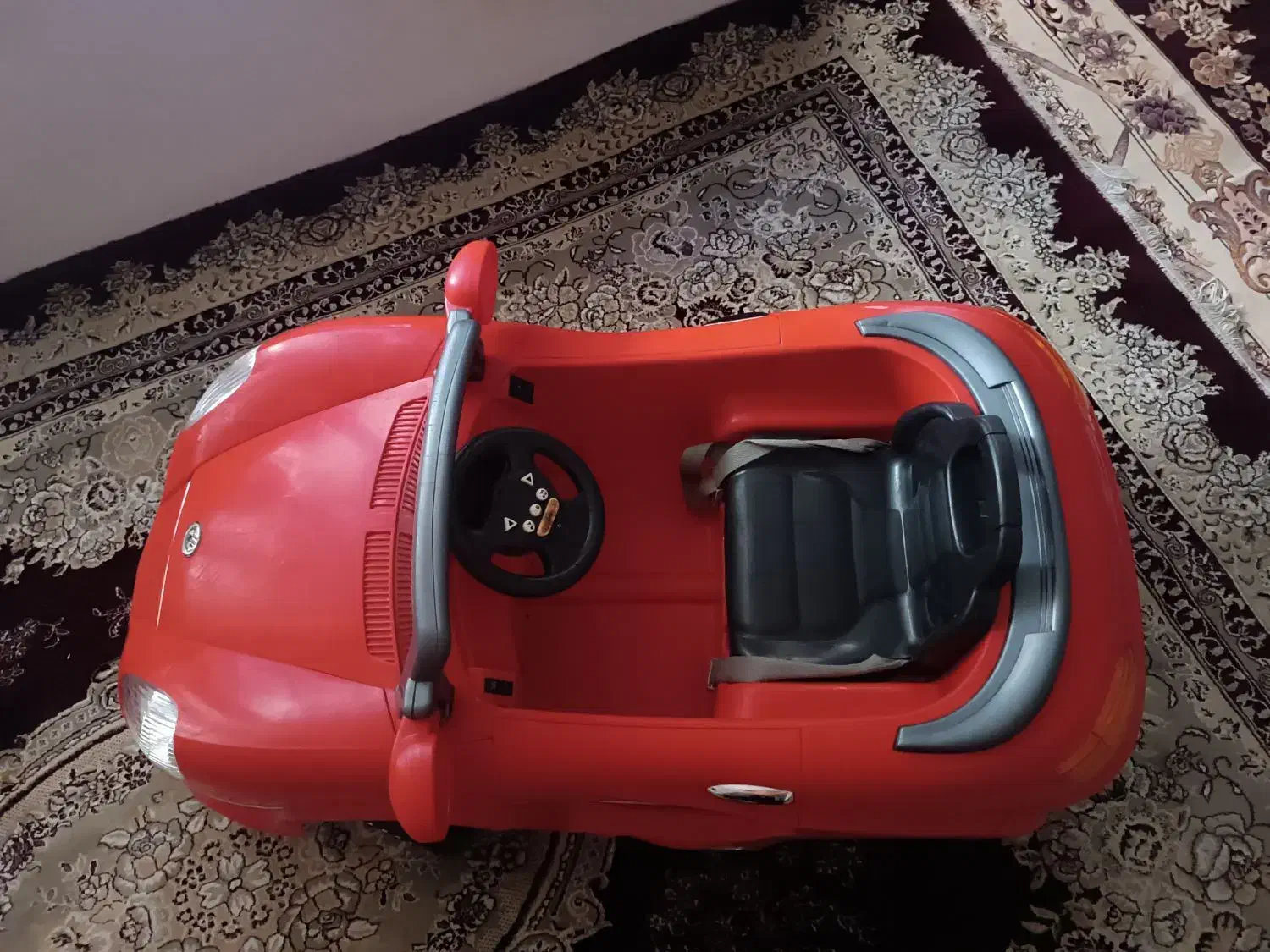 ماشین شارژی چراغ دار موزیکال همراه شارژر|اسباب‌بازی بچه|سنندج, |دیوار