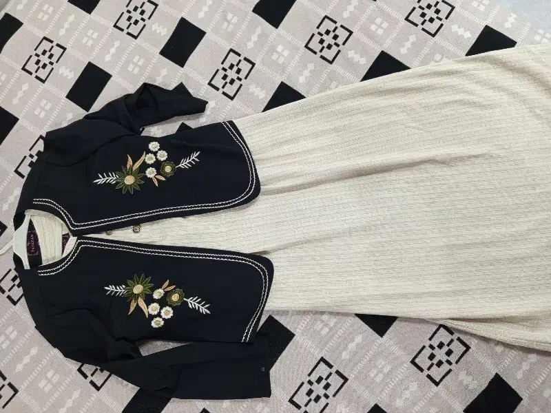 کت و سارافون|لباس|شیراز, کوشک میدان|دیوار