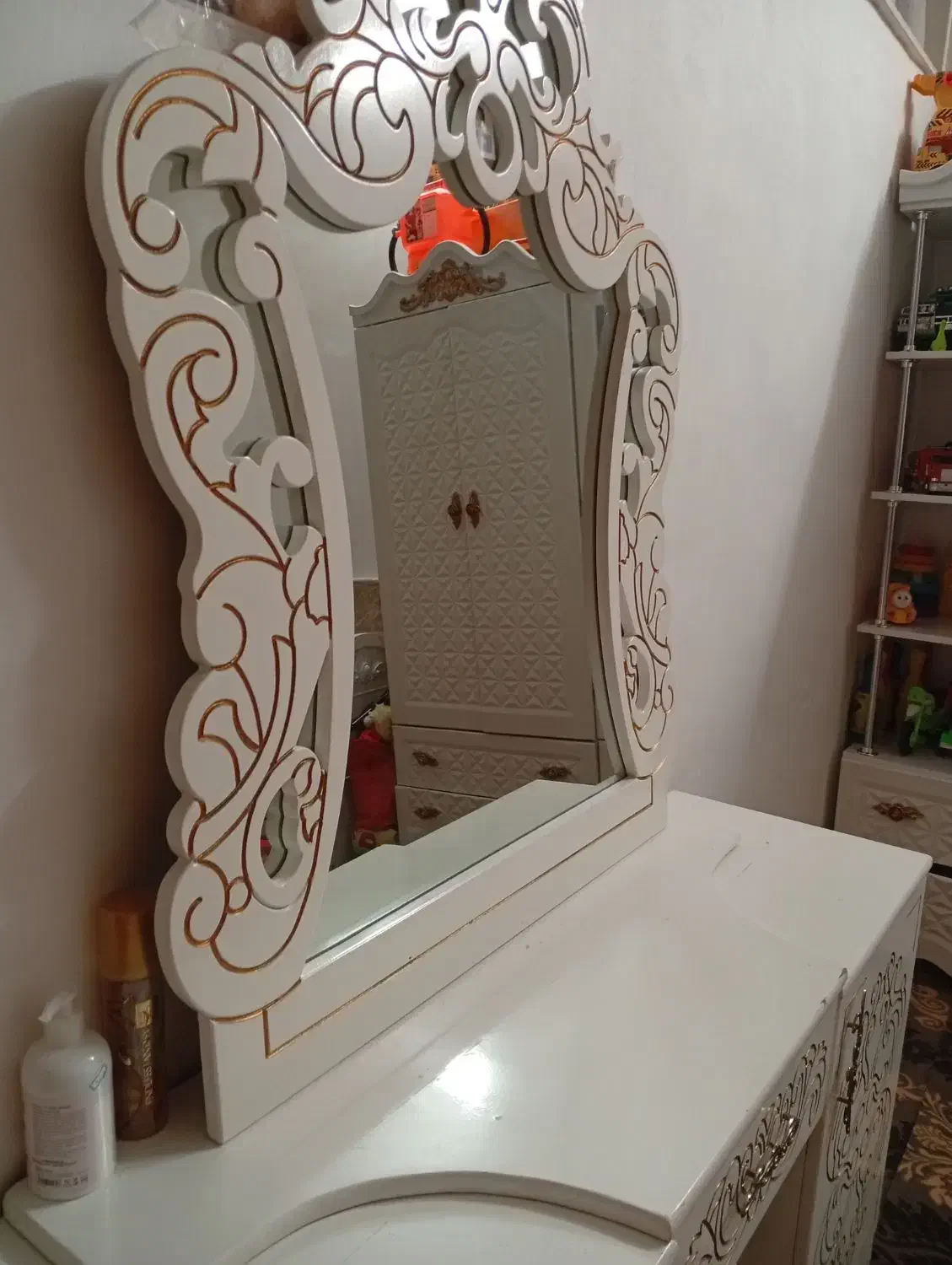 میز آرایش درحدنو|تخت و سرویس خواب|قم, قلعه کامکار|دیوار