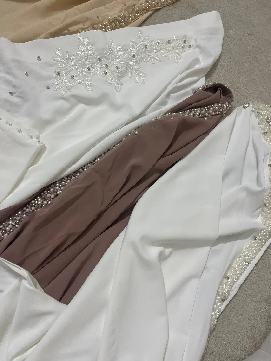 چادر عقد|لباس|مشهد, پروین اعتصامی|دیوار