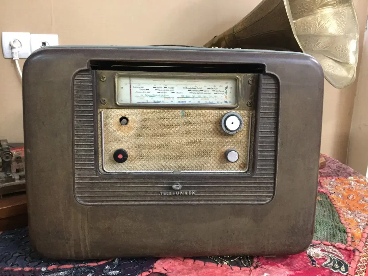 رادیو قدیمی|کلکسیون اشیاء عتیقه|تربتحیدریه, داروپخش|دیوار