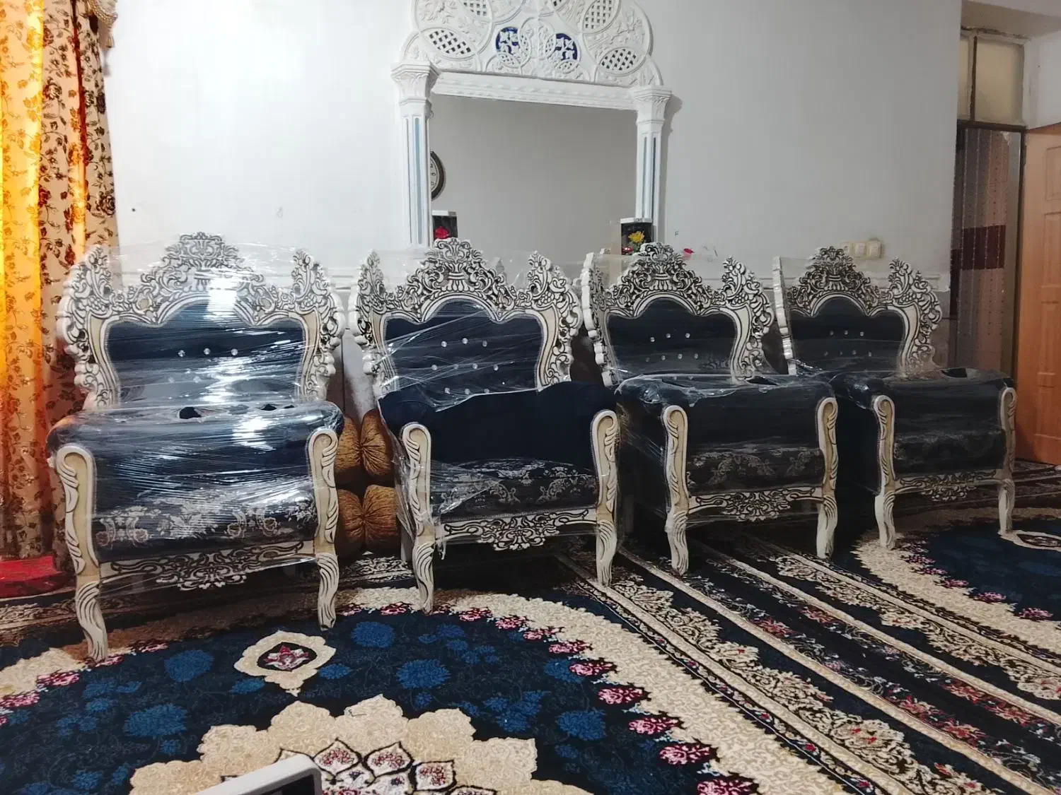 مبل سلطنتی تاج دار|مبلمان خانگی و میز عسلی|سراوان, |دیوار