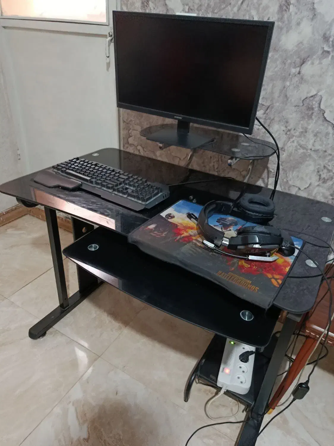 میز کامپیوتر شیشه ای ترک|میز تحریر و کامپیوتر|محمدشهر, ولدآباد|دیوار