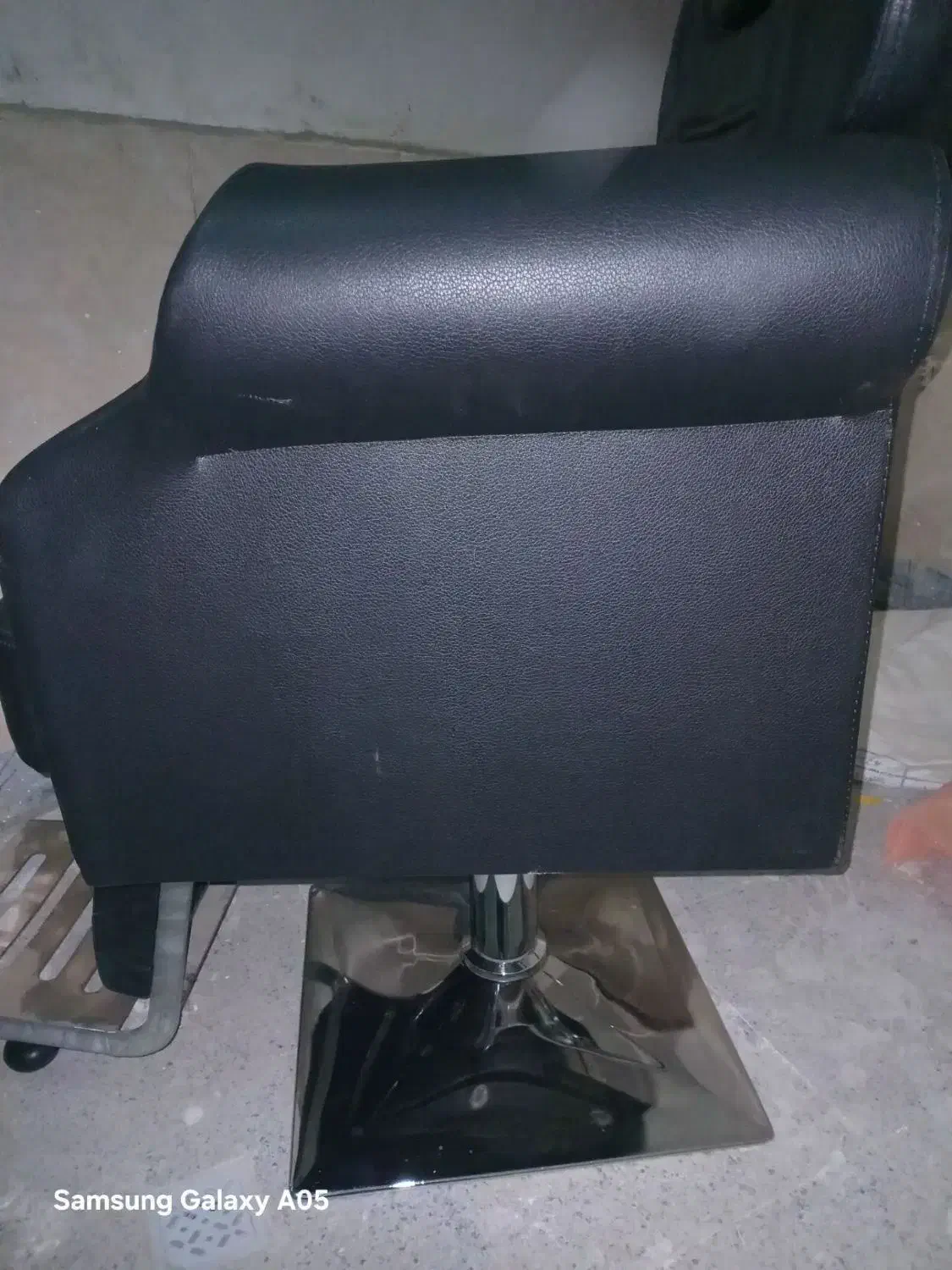 صندلی آرایشگاهی.|صندلی و نیمکت|آذرشهر, |دیوار