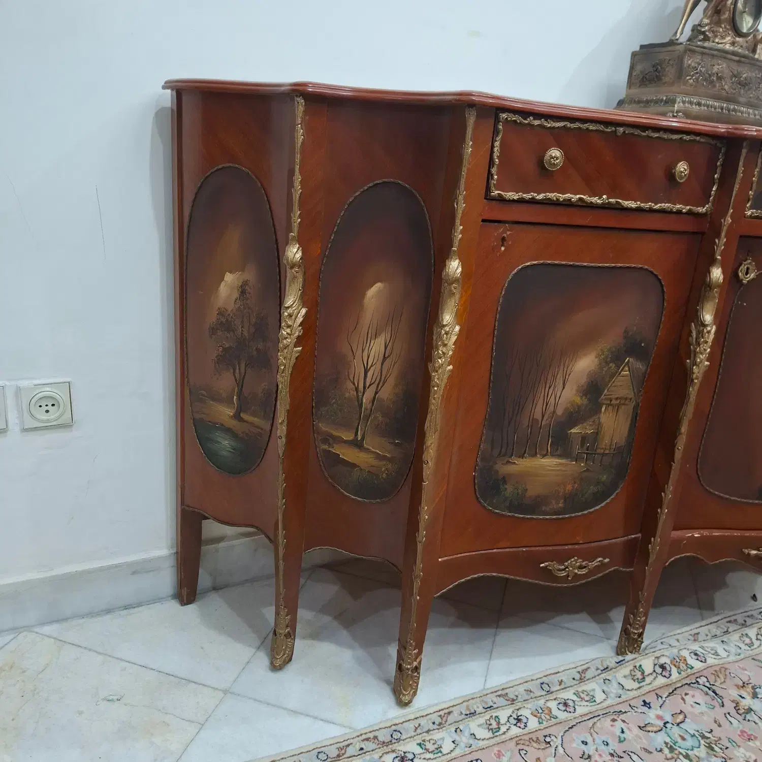 کنسول قدیمی نقاشی کار دست|بوفه، ویترین، کنسول|تهران, ایوانک|دیوار