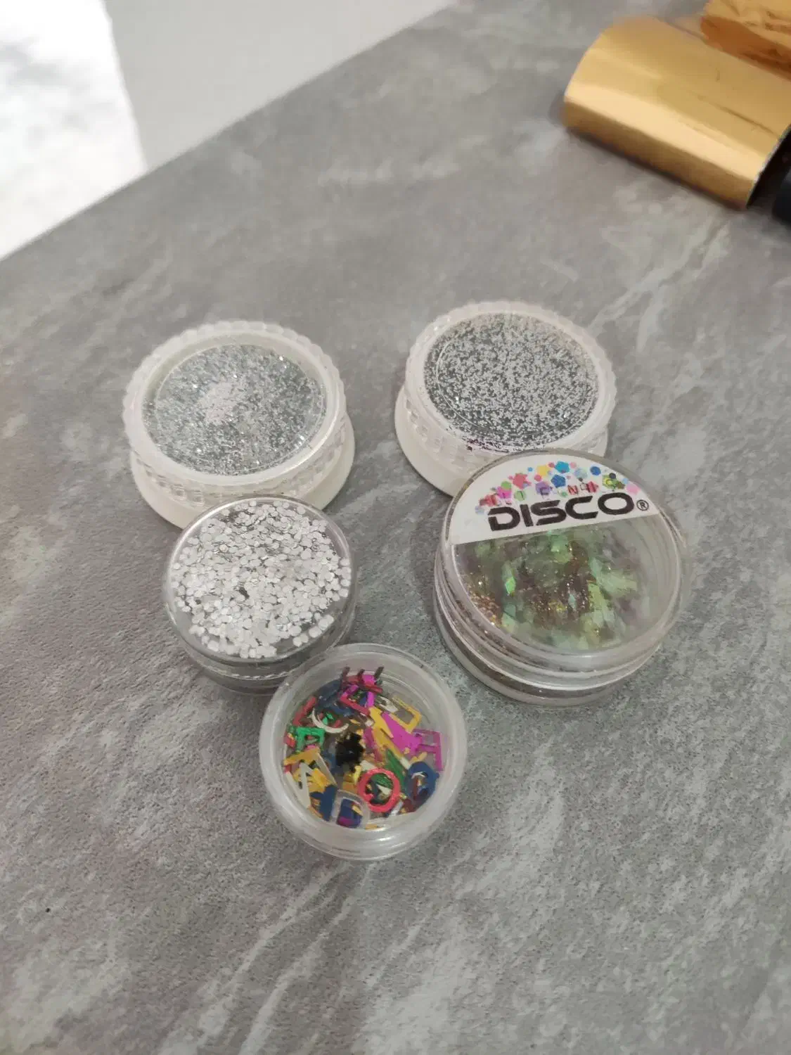 تعدادی وسایل ناخن در حد نو نو|آرایشی، بهداشتی، درمانی|شاهینشهر, شهرک گلدیس|دیوار