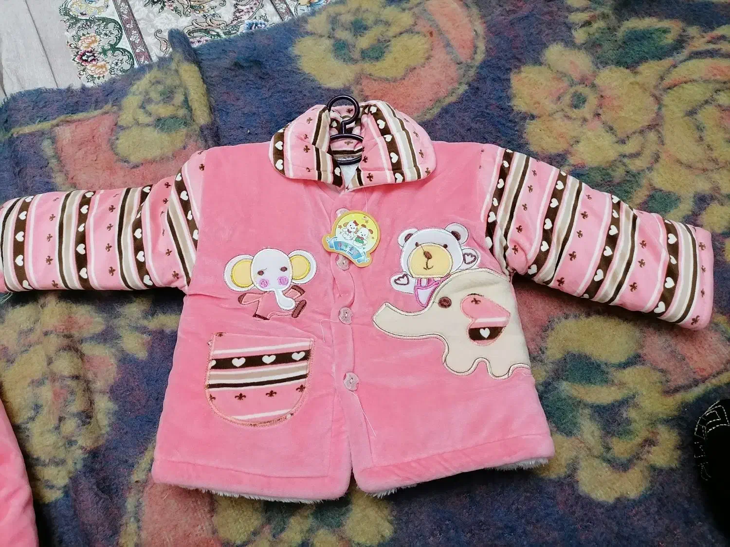 لباس گرمی|کفش و لباس بچه|دماوند, مسکن مهر گیلاوند|دیوار