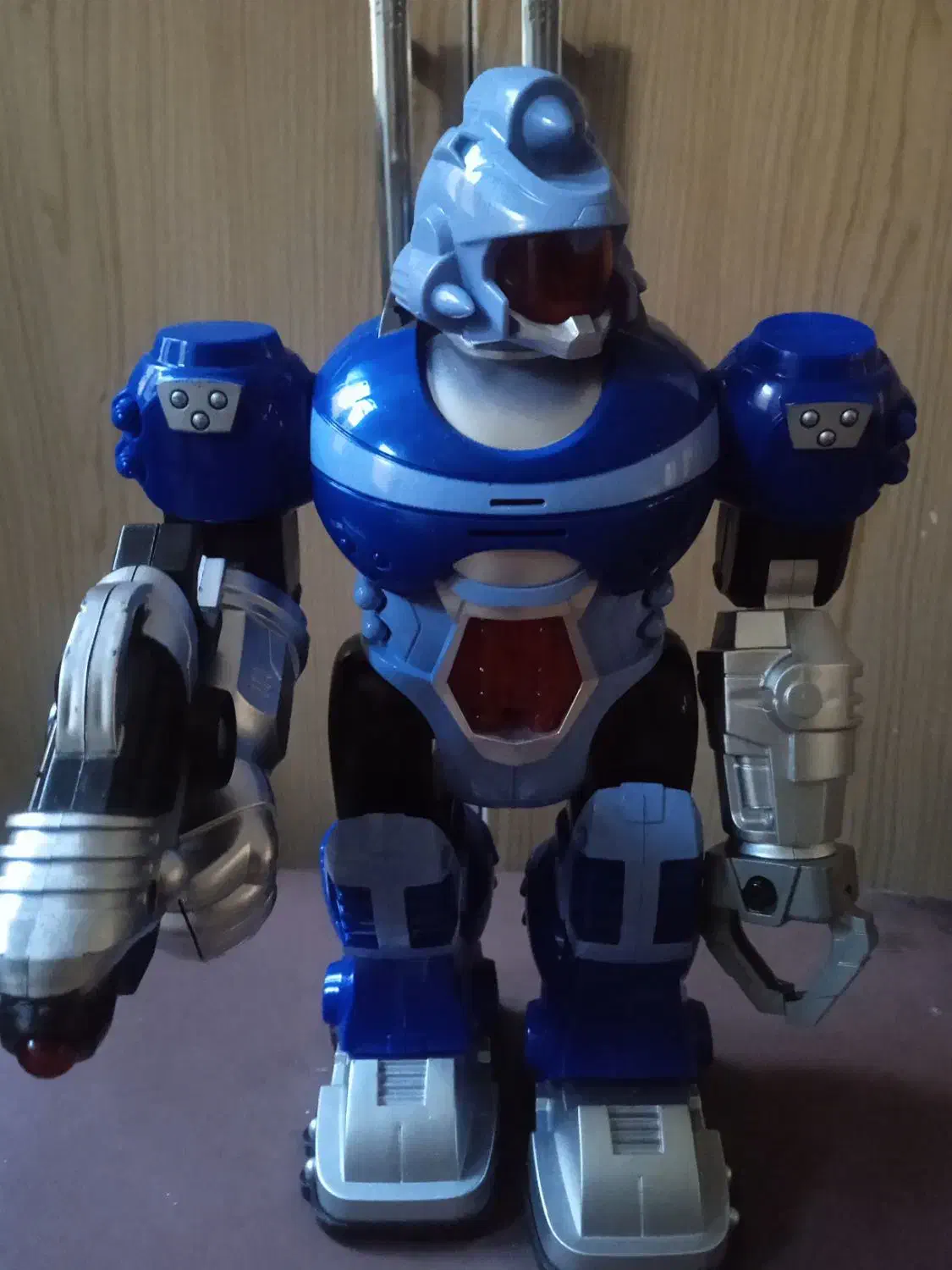 آدم آهنی موزیکال حرکتی|اسباببازی بچه|ارومیه, |دیوار