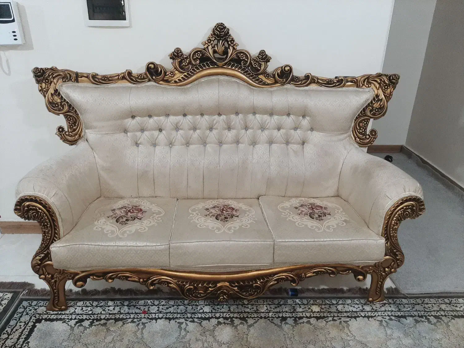 مبل۷نفره سلطنتی بامیز عسلی|مبلمان خانگی و میز عسلی|رباط‌کریم, شهرک صنعتی نصیرآباد|دیوار