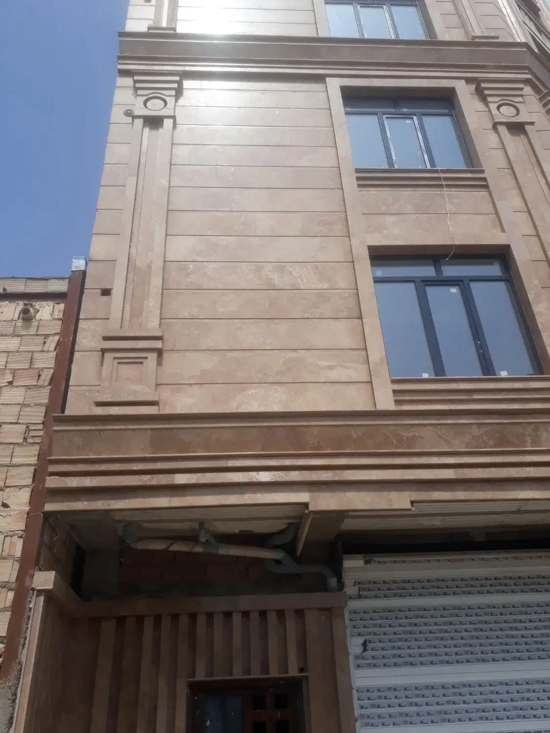 استخدام استاد کار کاشیکار و یک کارگر ساختمانی|استخدام معماری، عمران و ساختمانی|ورامین, ورامین|دیوار