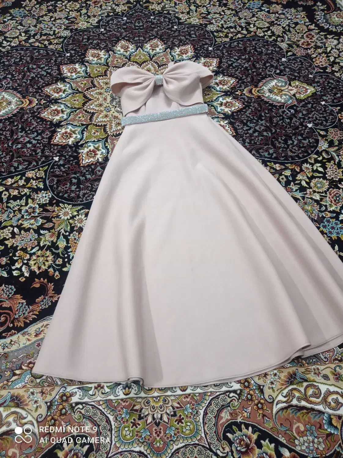 لباس مجلسی|لباس|زبرخان, |دیوار