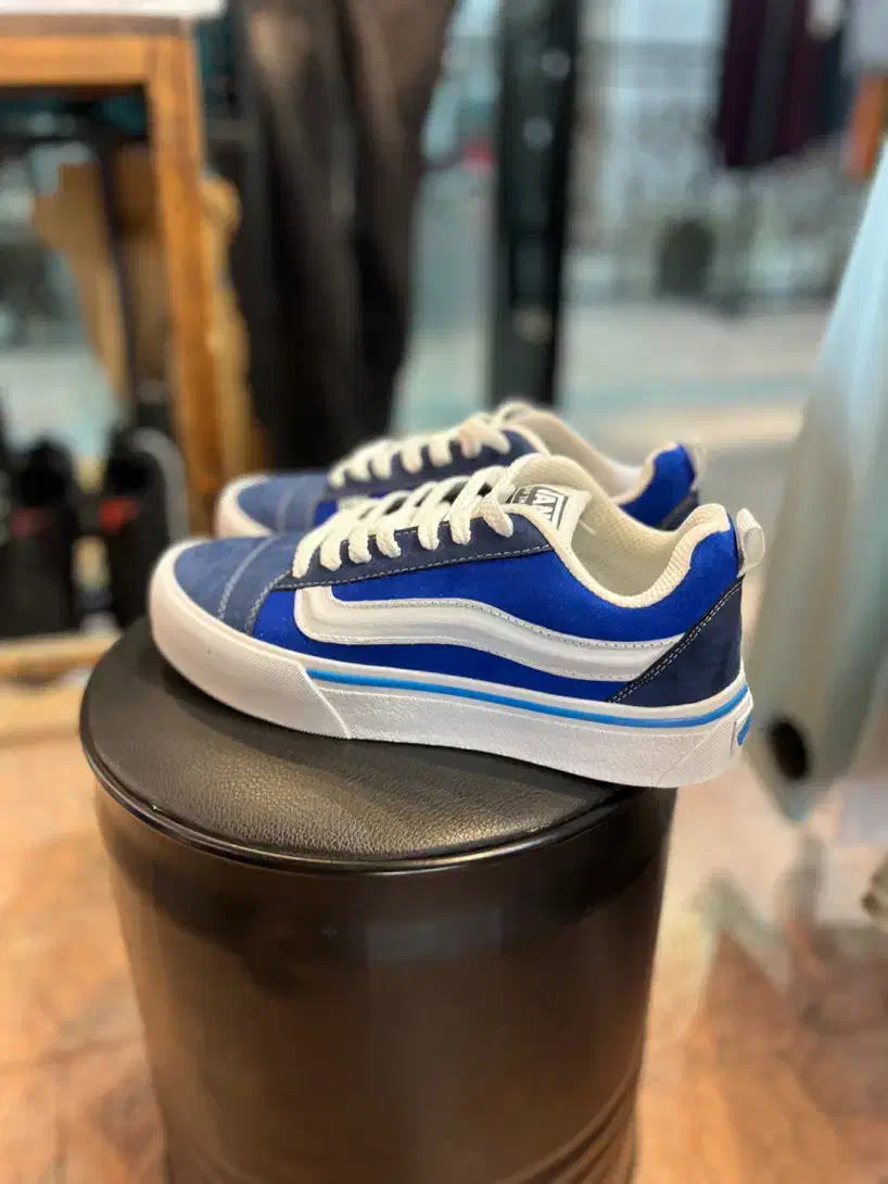 بورس انواع کتونی درجه یک خوش قیمت زنونه و مردونه|کیف، کفش، کمربند|چالوس, |دیوار