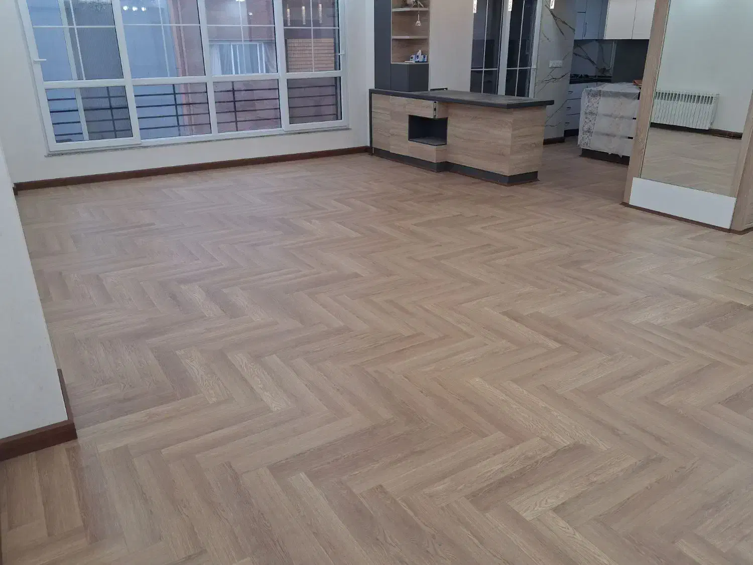 اجرای پارکت لمینت جناغی، الواری و قرنیز|خدمات پیشه و مهارت|رشت, سعدی (تختی)|دیوار