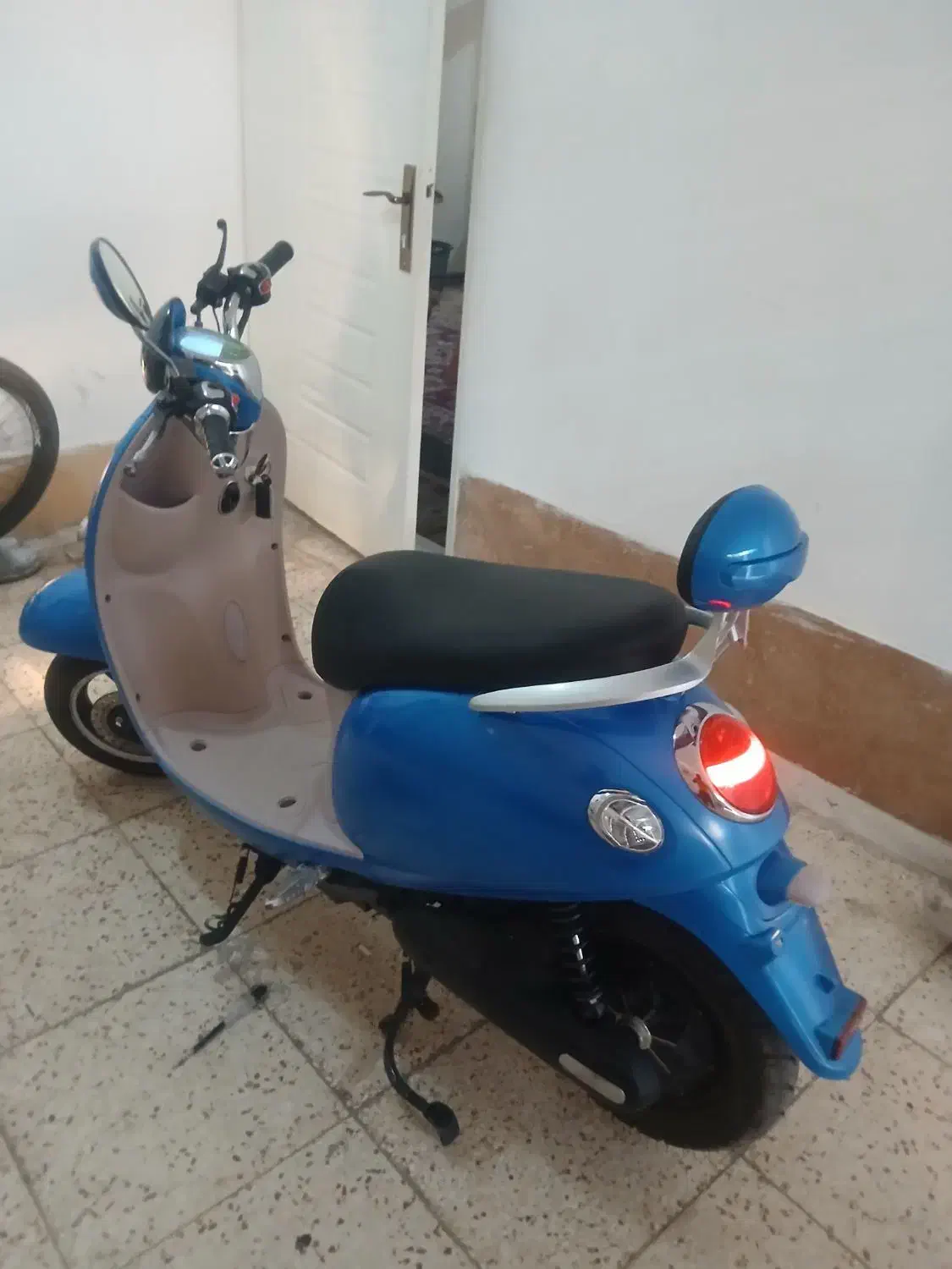 موتور برقی چینی|موتورسیکلت|هشتگرد, هشتگرد قدیم|دیوار