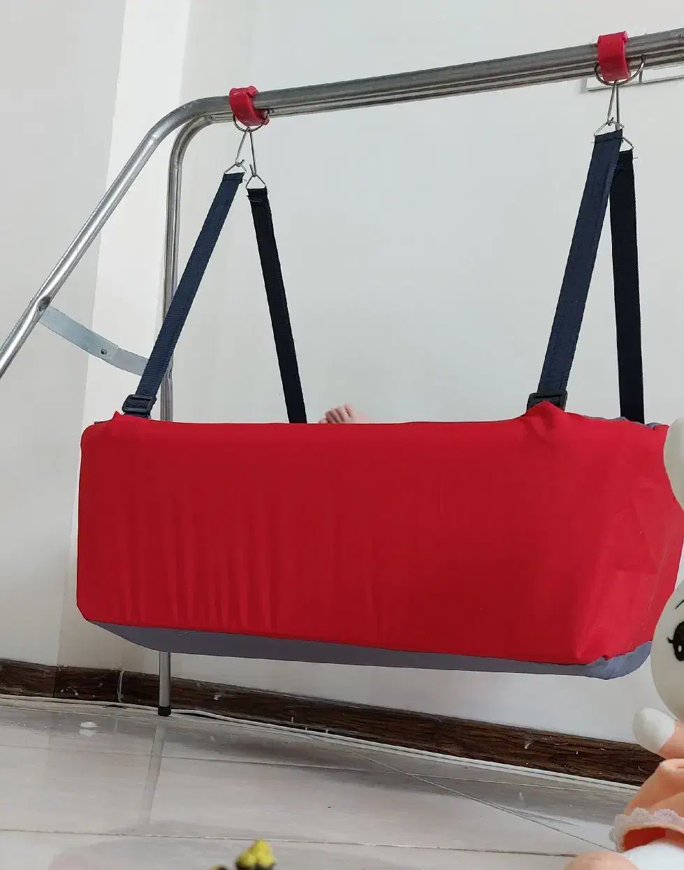 گهواره نوزاد و قنداق سوئیسی|اسباب و اثاث بچه|نهاوند, |دیوار