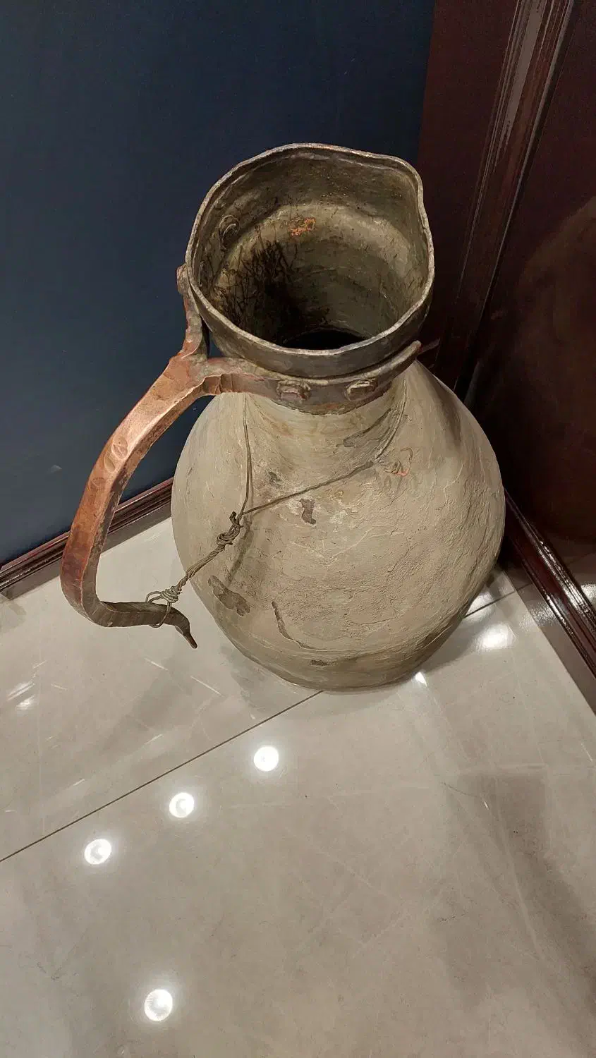 پارچ مسی گلاب گیری بزرگ|کلکسیون اشیاء عتیقه|کاشان, بازار کاشان|دیوار