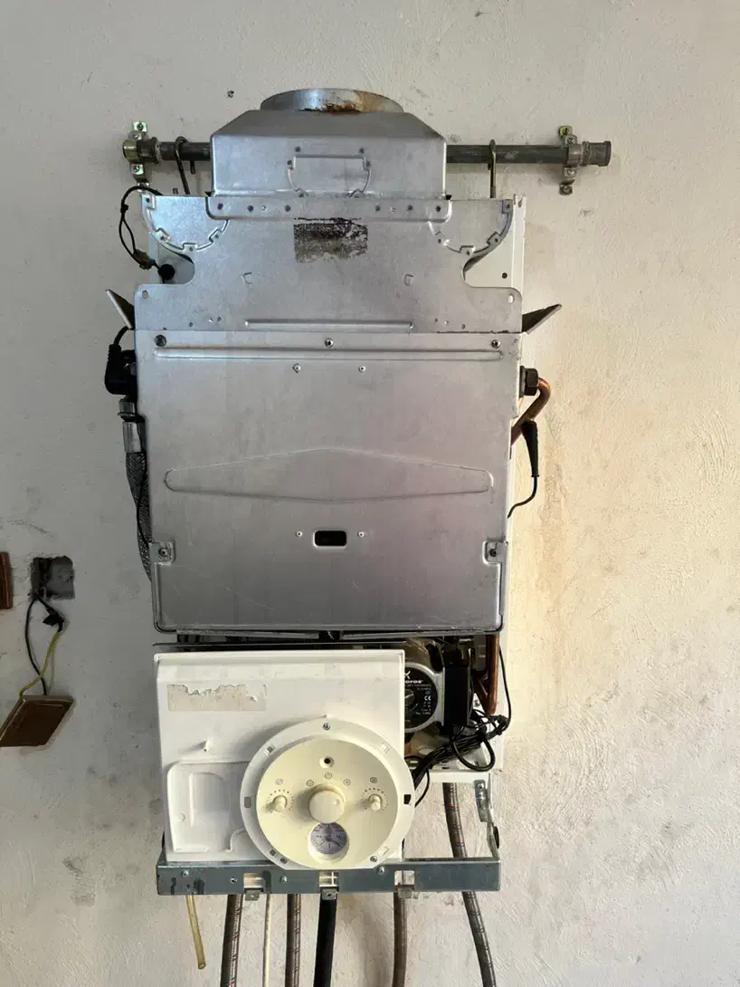 تعمیرات فوری پکیج//تعمیر پکیج صدرا//تعمیر ابگرمکن|خدمات پیشه و مهارت|صدرا-فارس, فاز ۱|دیوار