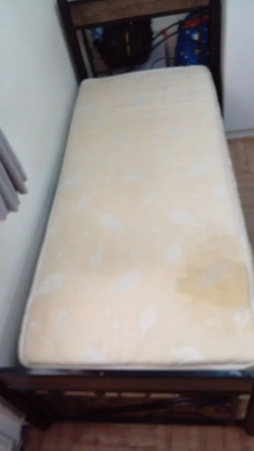 تخت خواب فلزی یک نفره|تخت و سرویس خواب|کرج, حصارک بالا|دیوار