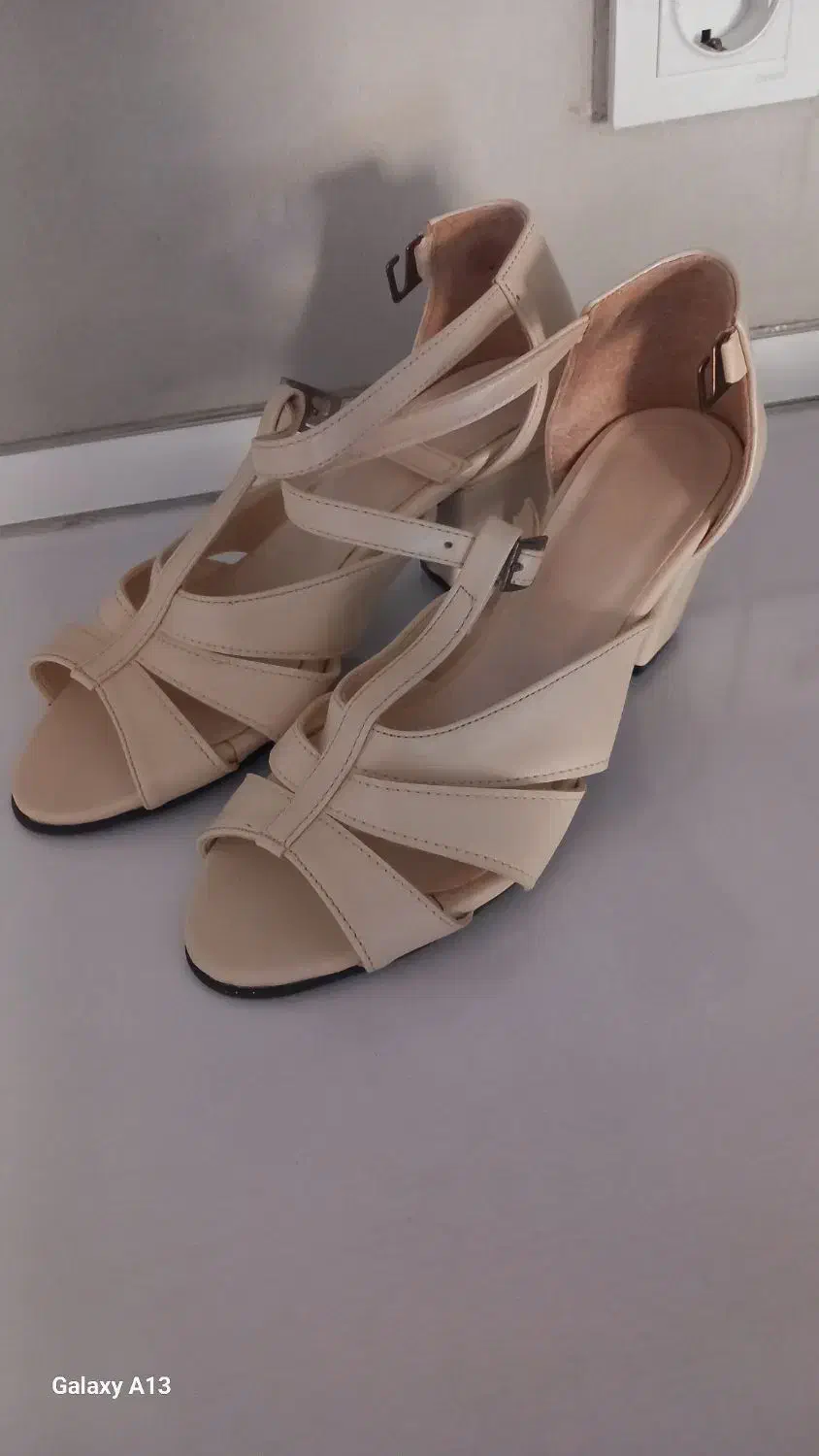 کفش نو|کیف، کفش، کمربند|اردبیل, |دیوار