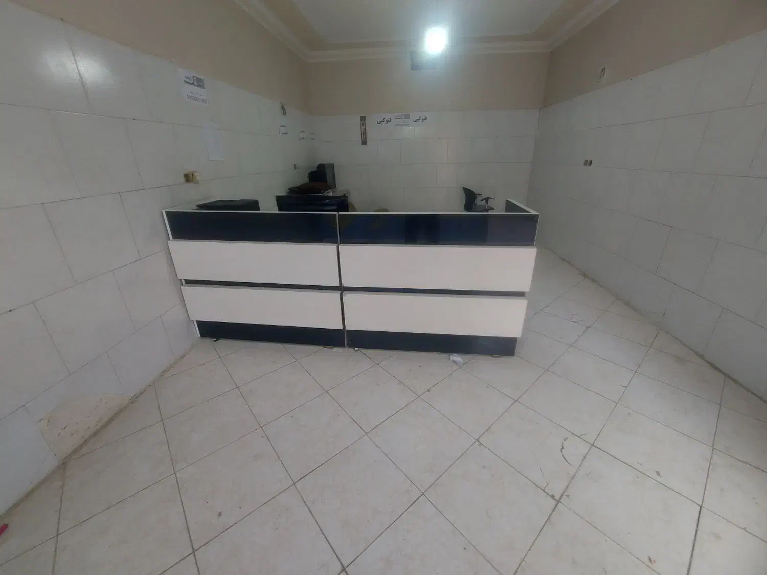 میز پیشخوان|دفتر کار|چهارباغ, |دیوار