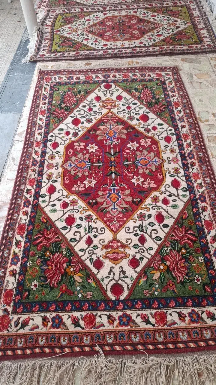 فرش دست باف|فرش|فرخ‌شهر, |دیوار