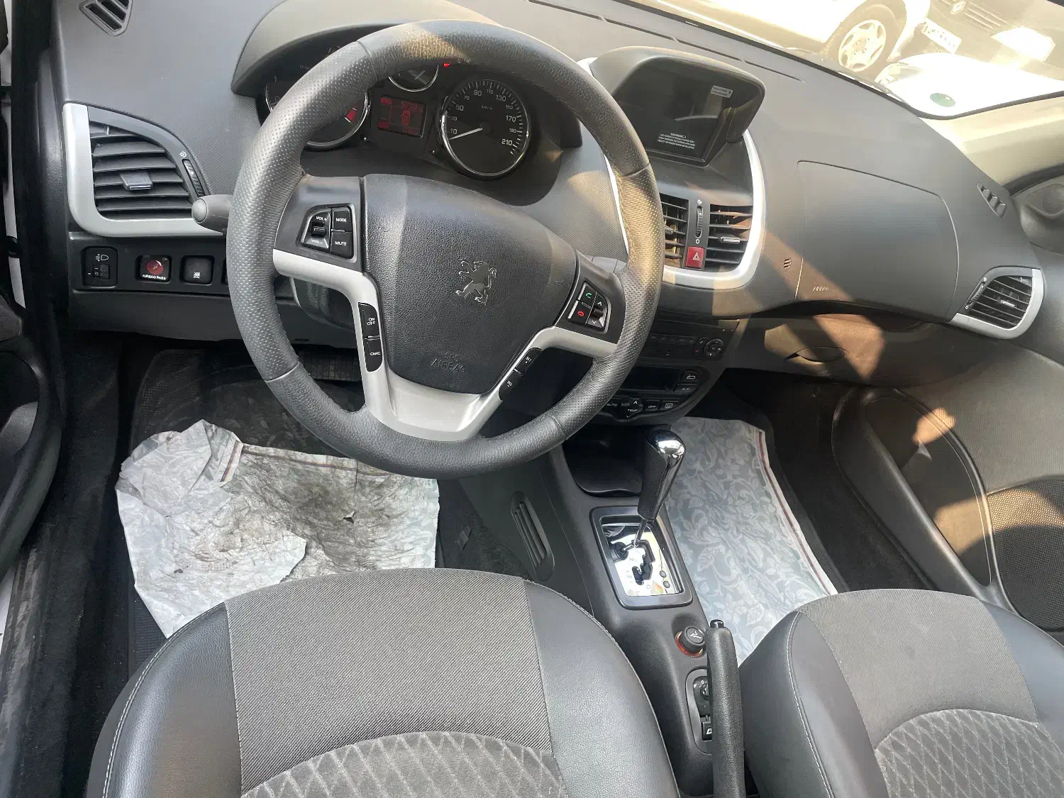 پژو۲۰۷ اتومات ارتقا با پاناروما مدل۱۴۰۳|خودرو سواری و وانت|تهران, فرمانیه|دیوار