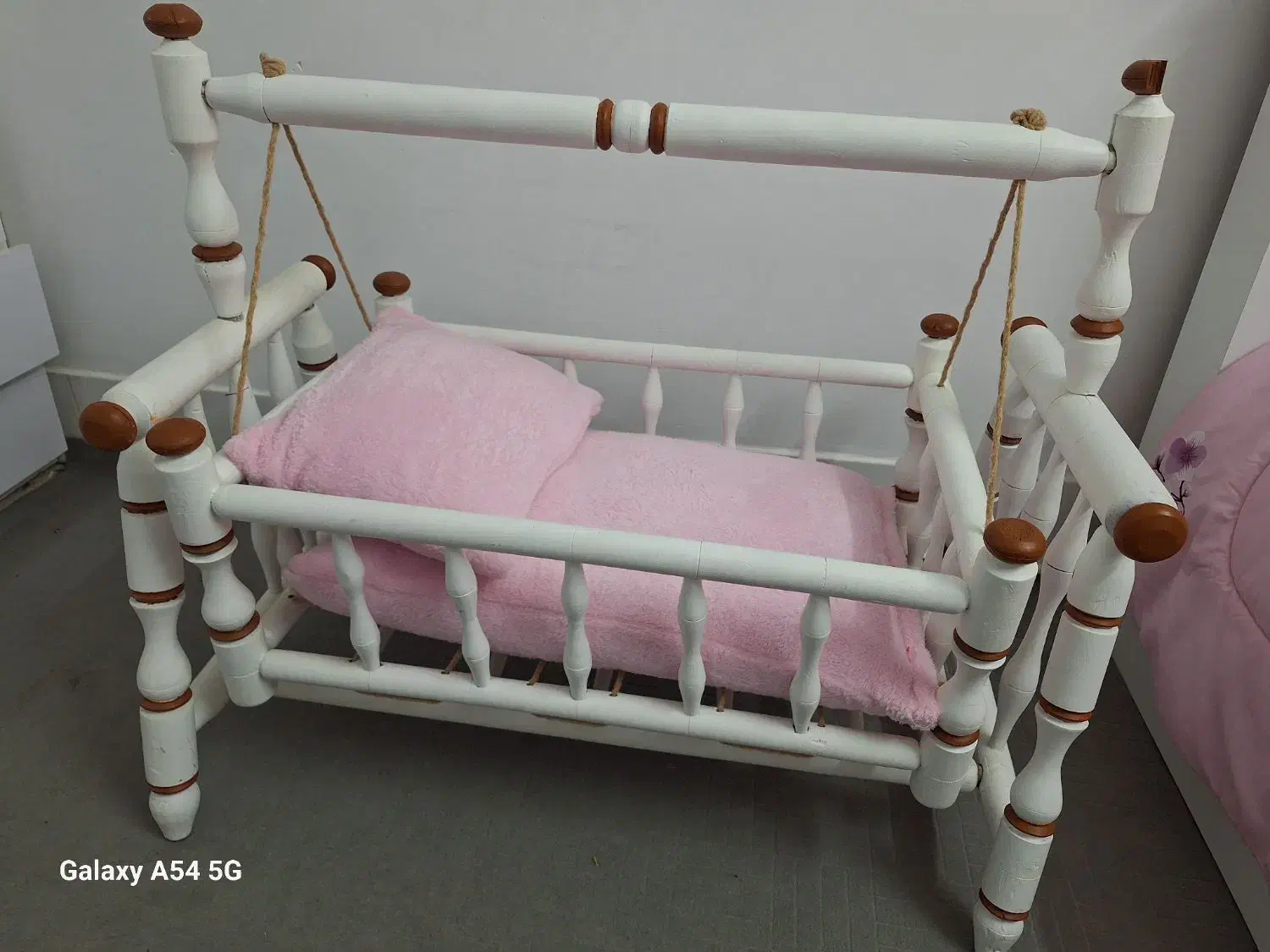 گهواره چوبی با  تشک و بالشت|تخت و سرویس خواب|مشهد, پنجتن|دیوار