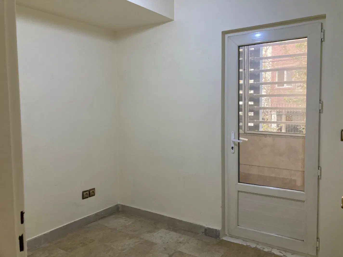 ۱۱۵ متر ۳ خواب فول امکانات رهن کامل دسترسی عالی