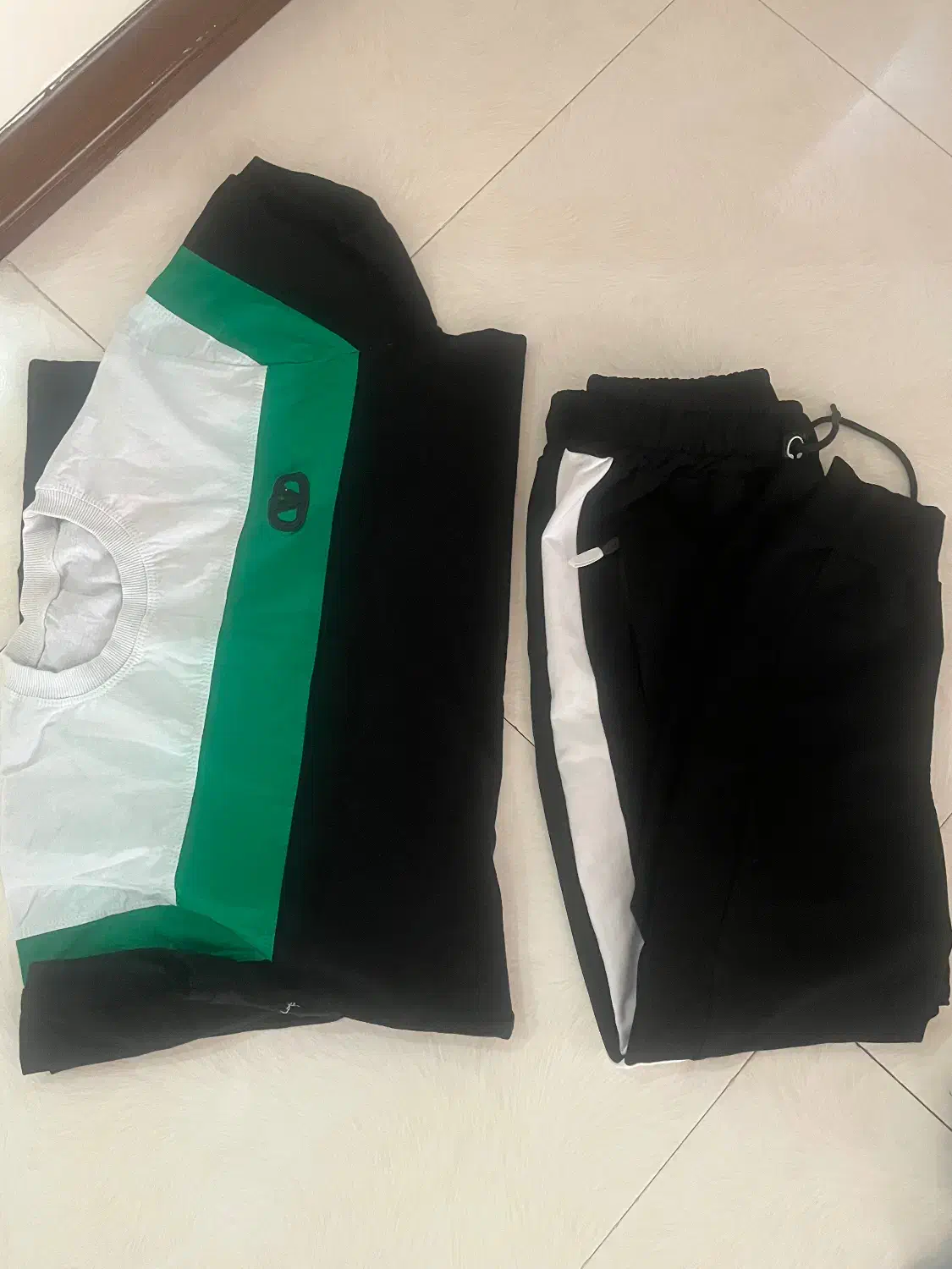 لباس مردانه|لباس|قم, قلعه عموحسین|دیوار